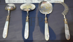 Service à glace : 2 pelles, 1 cuiller, 1 serpette, fin XIXe, Musée de Vire.